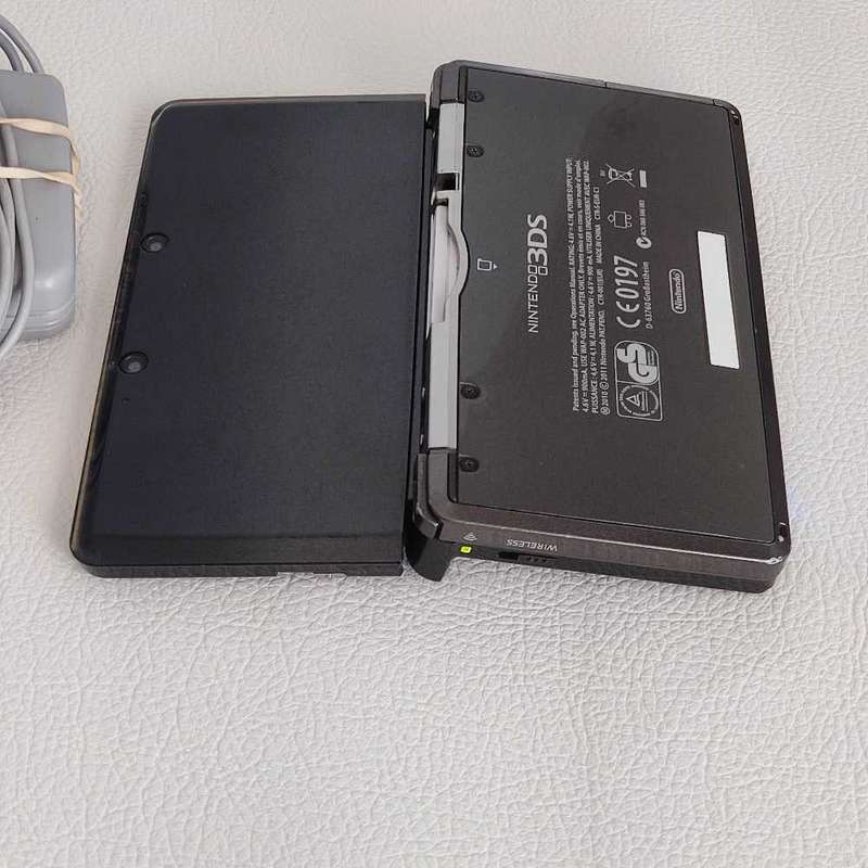 Nintendo 3ds console with Original charger