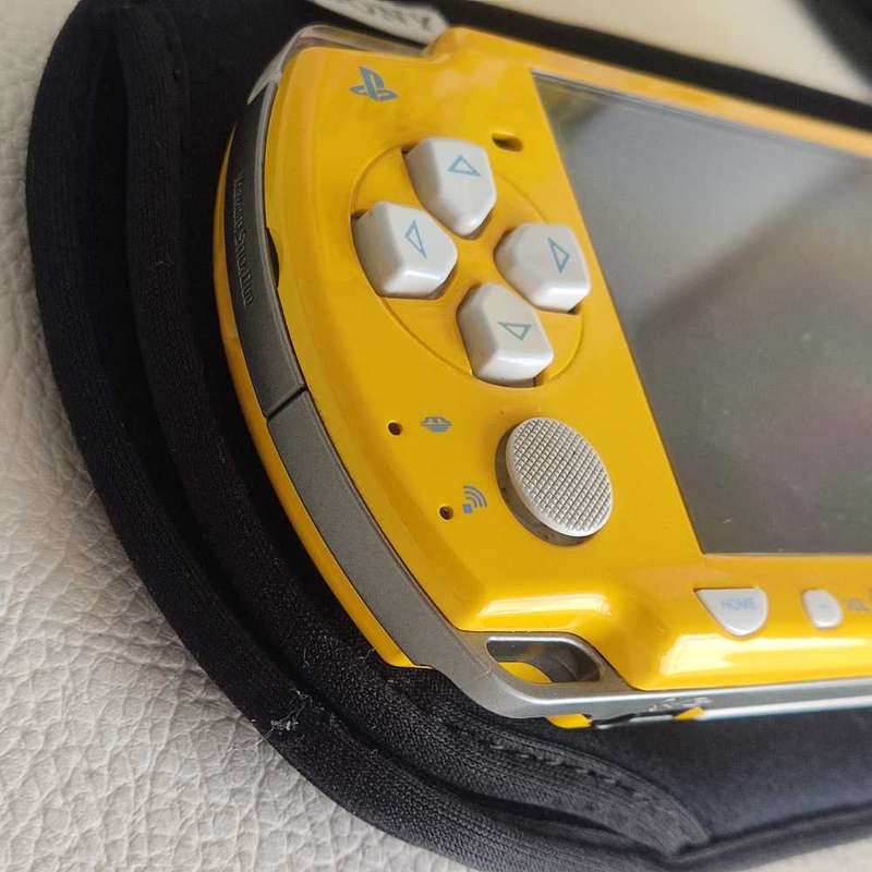 Sony Psp 2000 The Simpsons Limited Edition Console