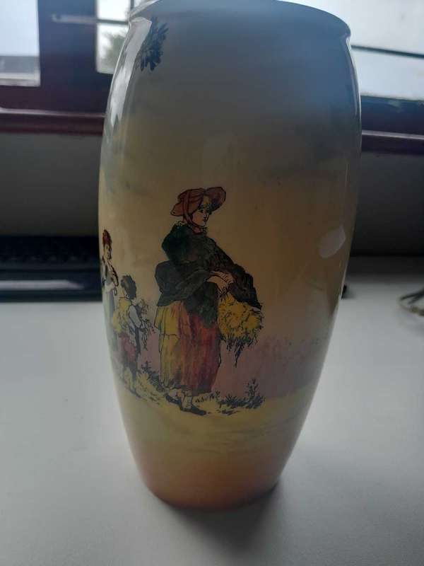 Royal English old Gleaners scenes vase