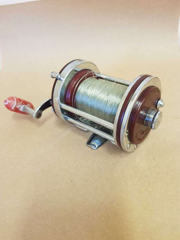 Penn 140 Squidder. Backelite spool.