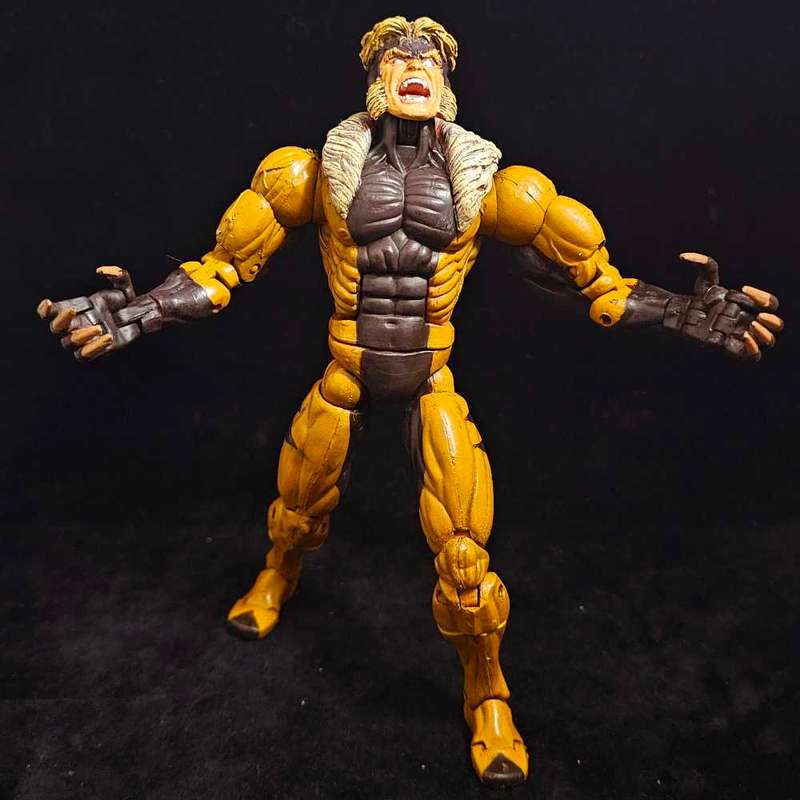 ToyBiz Marvel Legends Sabretooth