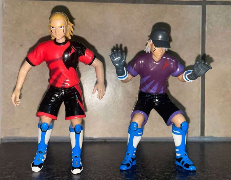 AI football GGO action figures (Shadow and Dynamo)