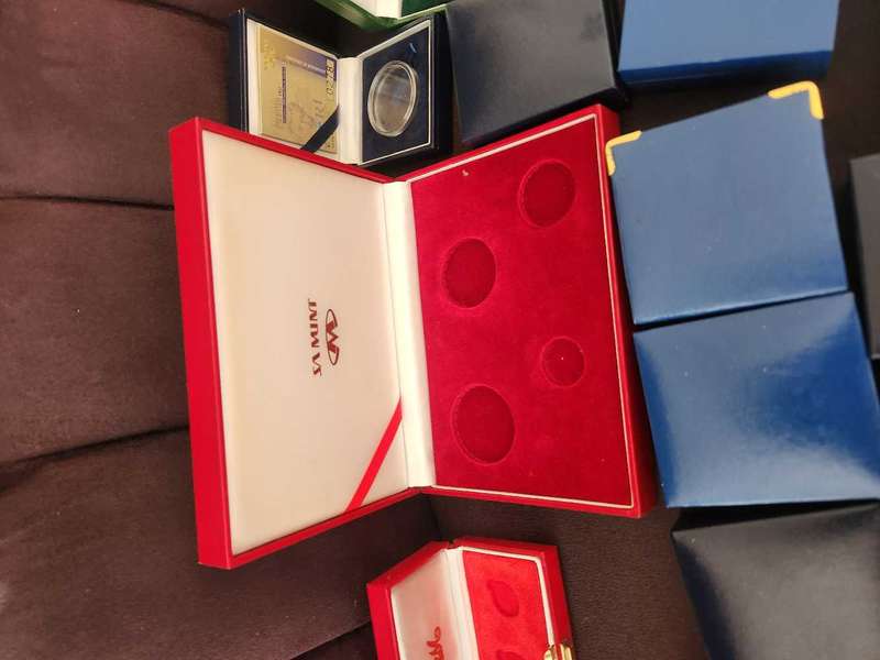 Coin boxes and capsules