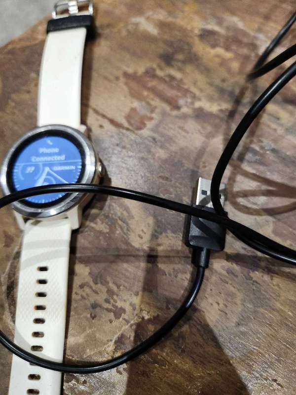 Garmin Vivoactive 3 & charger - USED (shows wear/ discolouration) - OUTSTANDING watch