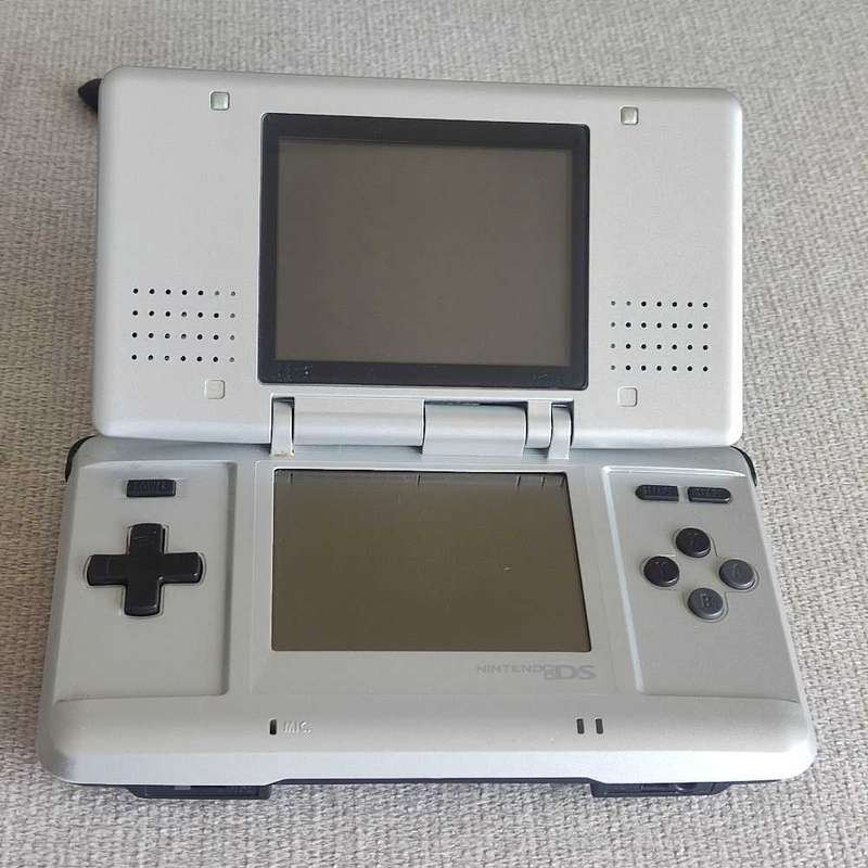 Nintendo ds console +USB charger
