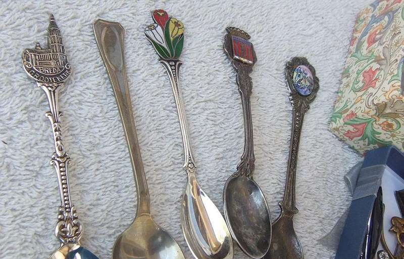 COLLECTABLES JOBLOT !! ANTIQUE AND VINTAGE ITEMS !! STERLING SILVER AND FRESHWATER PEARL NECKLACE !!