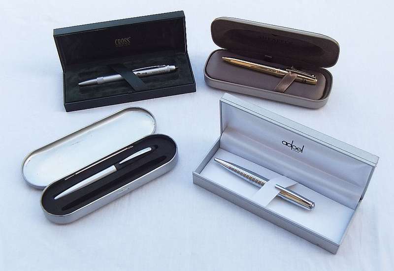 4 AWESOME VINTAGE GOOD QUALITY PENS - CORPORATE GIFTS "FNB" -ADPEL , SHEAFFER , CROSS !! BID FOR ALL