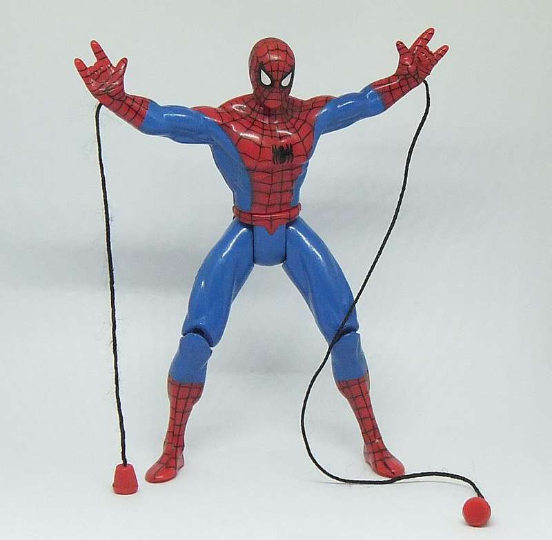 COOL VINTAGE 1994 MARVEL 13.5 CM SPIDER-MAN FIGURE BY TOY BIZ INC.