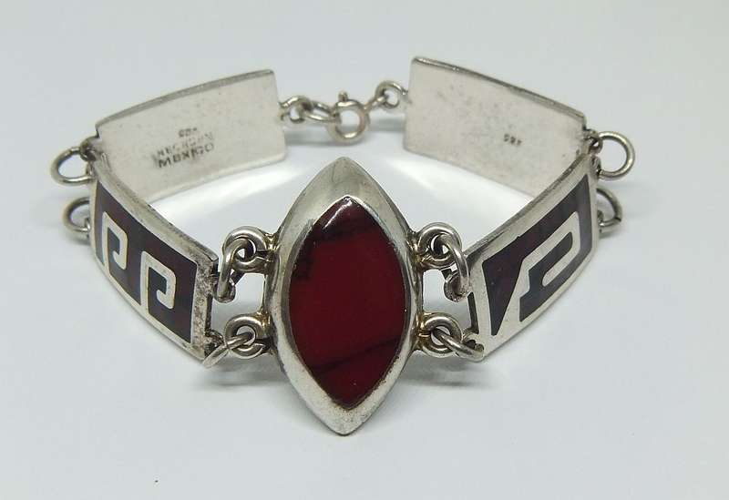 A STUNNING VINTAGE MEXICAN STERLING SILVER BRACELET WITH INLAID ENAMEL AND RED CENTREPIECE !! WOW !!