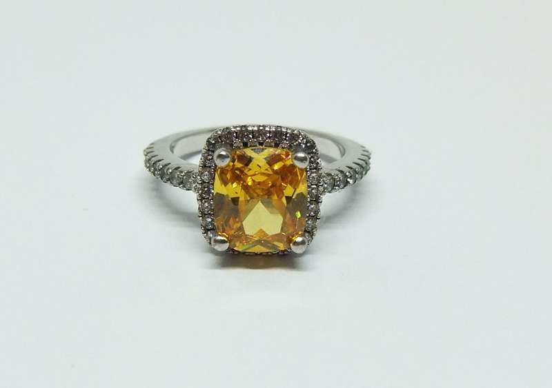 WOW !! AN ABSOLUTELY GORGEOUS AND PETITE SOLID STERLING SILVER RING WITH FACETED INSETS !!