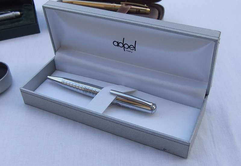 4 AWESOME VINTAGE GOOD QUALITY PENS - CORPORATE GIFTS "FNB" -ADPEL , SHEAFFER , CROSS !! BID FOR ALL