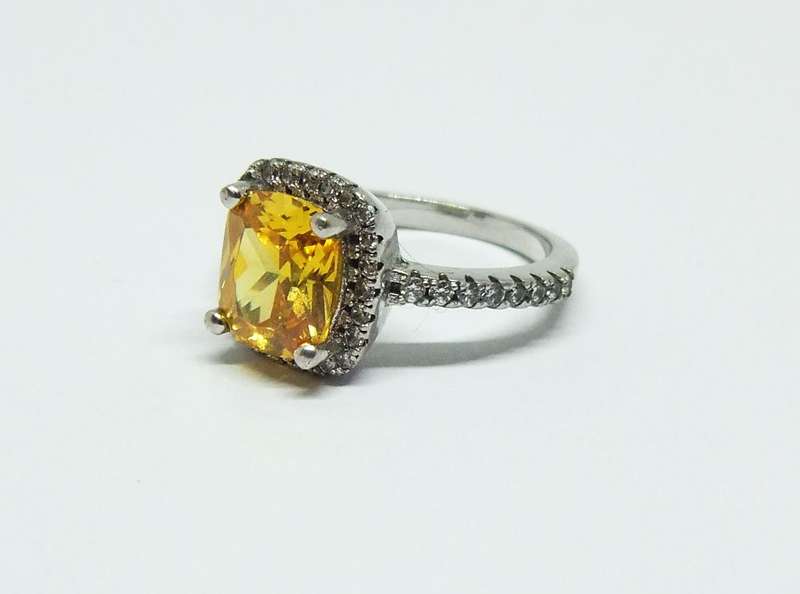 WOW !! AN ABSOLUTELY GORGEOUS AND PETITE SOLID STERLING SILVER RING WITH FACETED INSETS !!