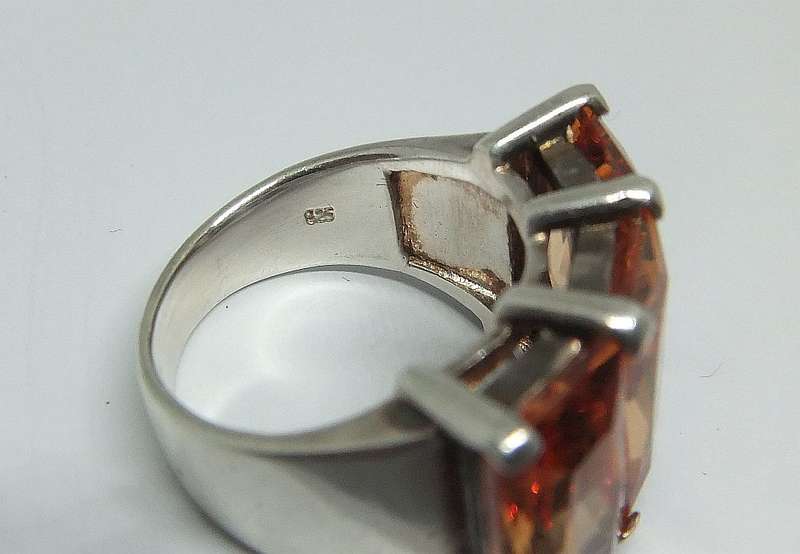 A BIG HEAVY SOLID STERLING SILVER RING SET WITH 3 LARGE FACETED ORANGE CZ STONES PLUS FREE GIFT BOX