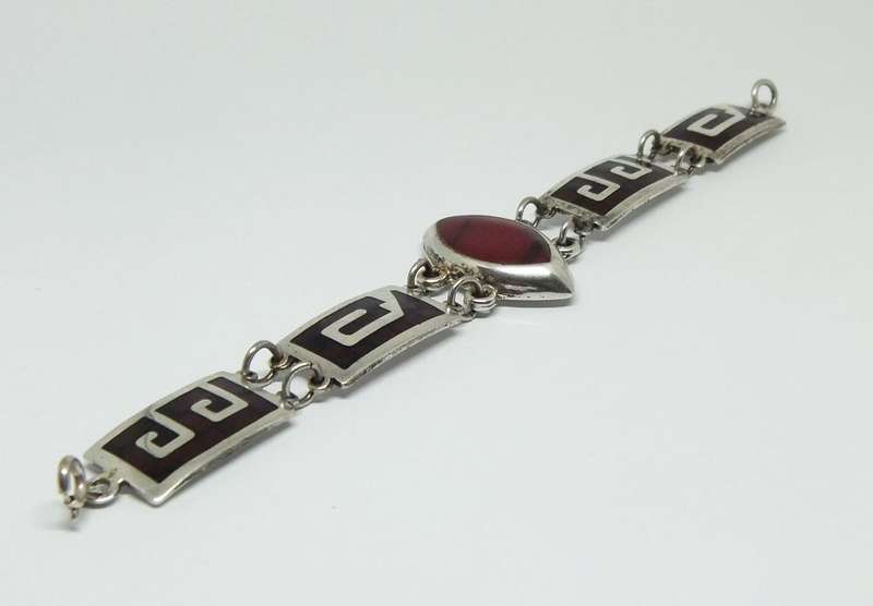 A STUNNING VINTAGE MEXICAN STERLING SILVER BRACELET WITH INLAID ENAMEL AND RED CENTREPIECE !! WOW !!