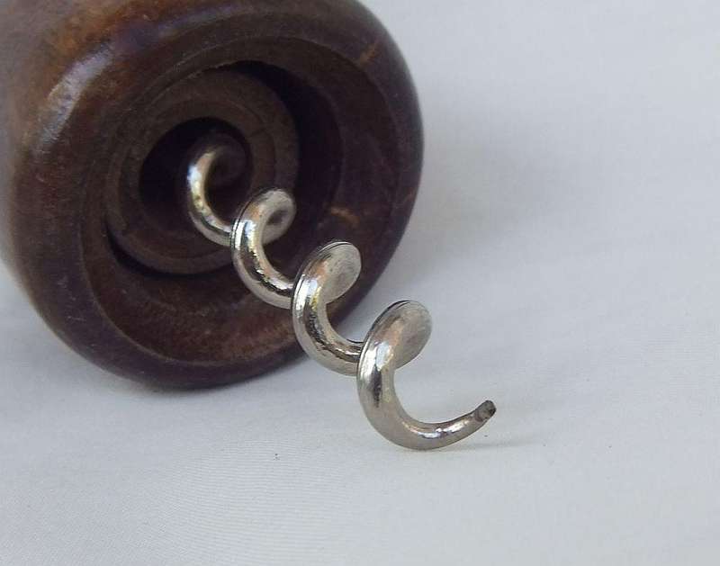 AN AWESOME VINTAGE TURNED WOOD CORKSCREW WITH HAND ENGRAVED FLORAL DETAIL IN GREAT CONDITION !!