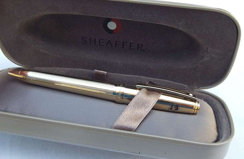 4 AWESOME VINTAGE GOOD QUALITY PENS - CORPORATE GIFTS "FNB" -ADPEL , SHEAFFER , CROSS !! BID FOR ALL