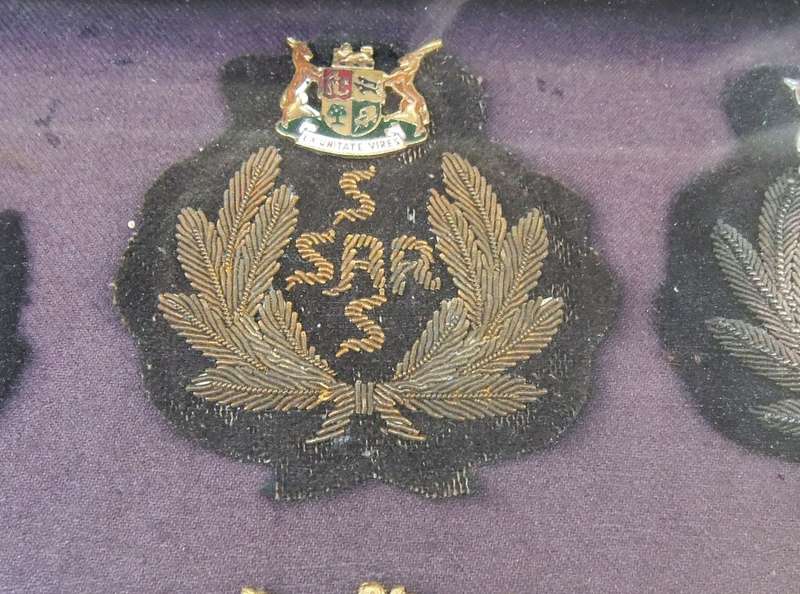 S A R / S A S - SOUTH AFRICAN RAILWAYS STATION MASTER BADGE AND BUTTON COLLECTION FRAMED LONG AGO