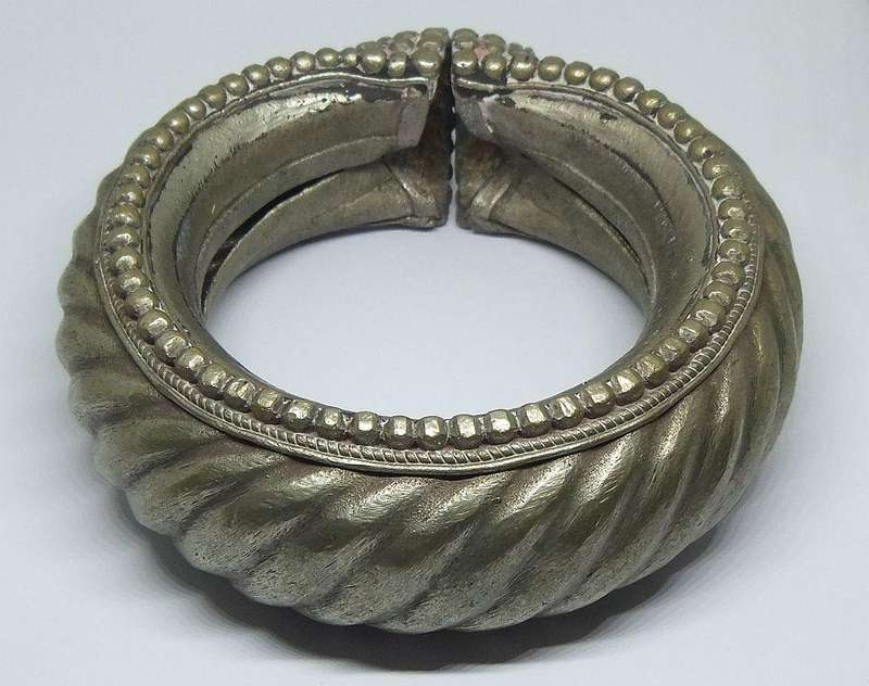 A RARE ANTIQUE 1800`S NORTH AFRICAN SLAVE BANGLE / ANKLET - AKA TRIBAL CURRENCY