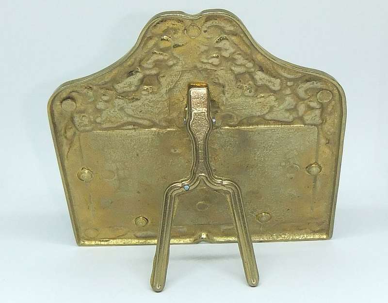 WOW !! A SUPER CLASSY VINTAGE ART NOUVEAU STYLE BRASS CARD HOLDER STAND WITH BEAUTIFUL DETAIL !!