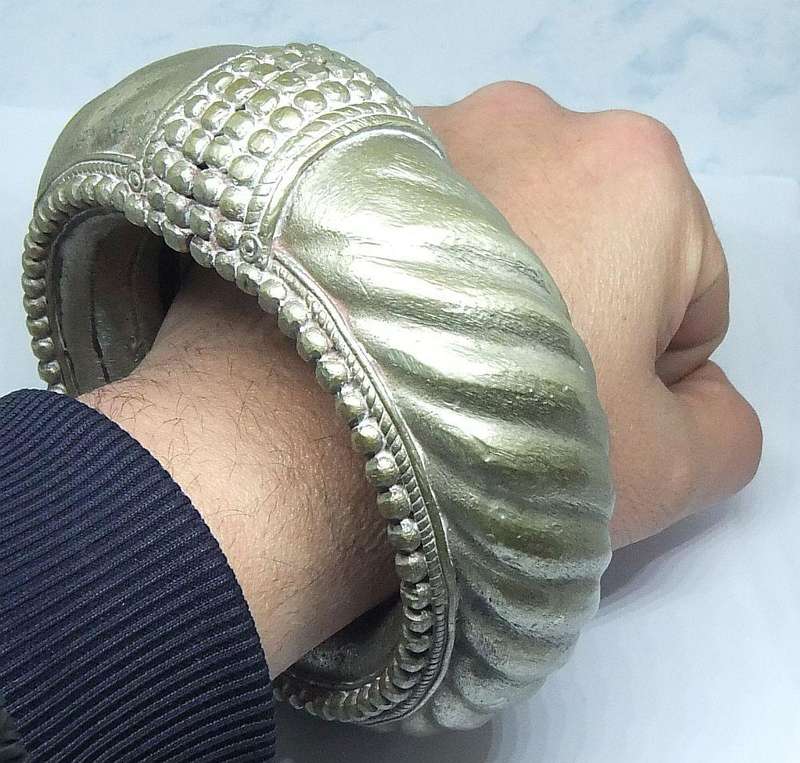 A RARE ANTIQUE 1800`S NORTH AFRICAN SLAVE BANGLE / ANKLET - AKA TRIBAL CURRENCY