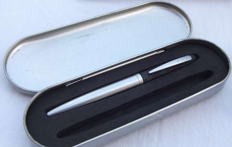 4 AWESOME VINTAGE GOOD QUALITY PENS - CORPORATE GIFTS "FNB" -ADPEL , SHEAFFER , CROSS !! BID FOR ALL