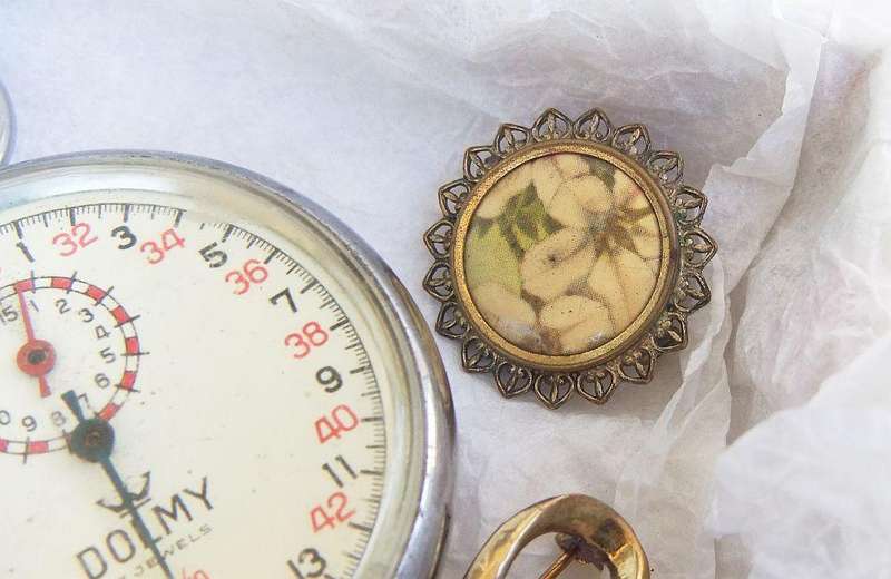 COLLECTABLES JOBLOT !! ANTIQUE AND VINTAGE ITEMS !! STERLING SILVER AND FRESHWATER PEARL NECKLACE !!