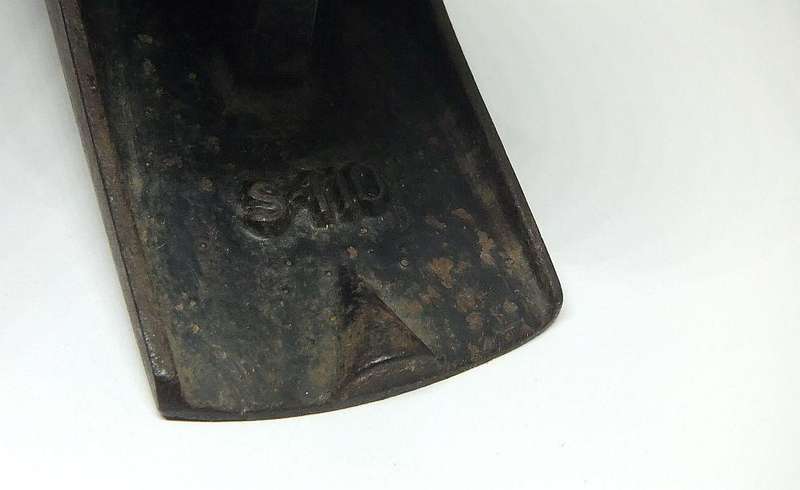 A TOTALLY CUTE OLD LOOKING BRITISH MADE WOOD PLANE WITH ALLOT OF CHARACTER POSSIBLY BY SORBY