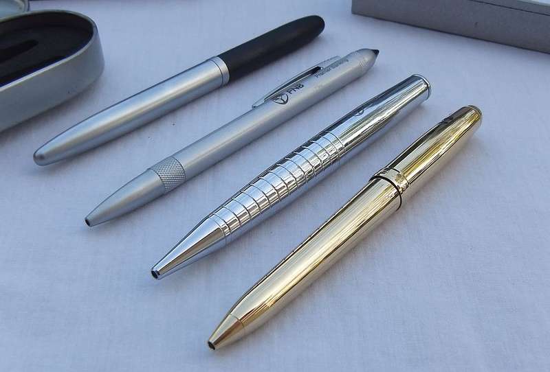 4 AWESOME VINTAGE GOOD QUALITY PENS - CORPORATE GIFTS "FNB" -ADPEL , SHEAFFER , CROSS !! BID FOR ALL