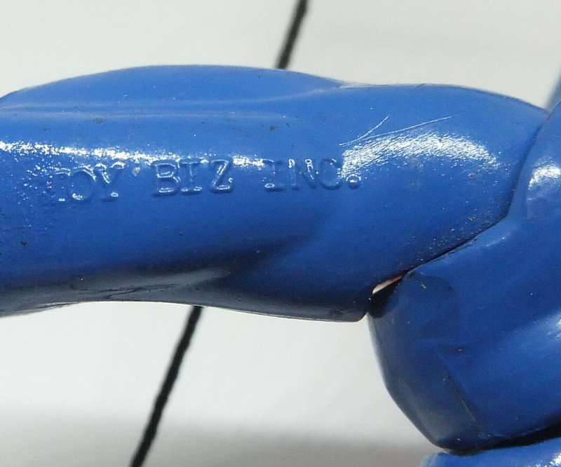COOL VINTAGE 1994 MARVEL 13.5 CM SPIDER-MAN FIGURE BY TOY BIZ INC.