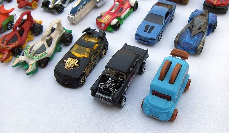 CRAZY JOBLOT !! 26 HOTWHEELS MODELS + 2 AWESOME QUALITY MIC MODELS "LONDON BUS & TAXI "