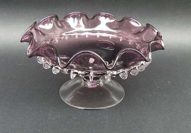 A STUNNING VINTAGE MID CENTURY VENETIAN GLASS RAISED BOWL FOR SWEETIES AND OTHER TREATS