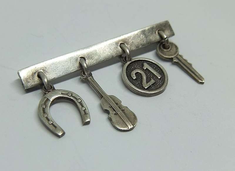 SWEET FIND !! A UNIQUE VINTAGE SOLID SILVER 21ST CELEBRATION BROOCH WITH DANGLING CHARMS !! TOO CUTE