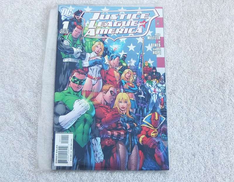 2006 DC COMICS - JUSTICE LEAGUE OF AMERICA #1