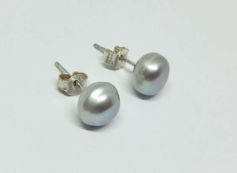 A CLASSY PAIR OF GENUINE FRESHWATER PEARL AND STERLING SILVER EARRINGS WITH THEIR BUTTERFLIES