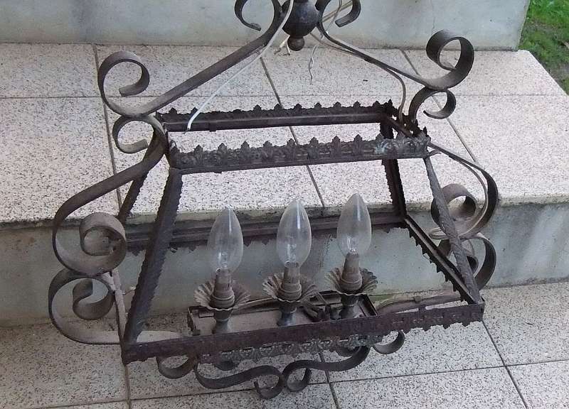 A MUST SEE !! AN AWESOME VINTAGE RUSTIC HANDMADE METAL CHANDELIER !! FIT FOR YOUR CASTLE !!