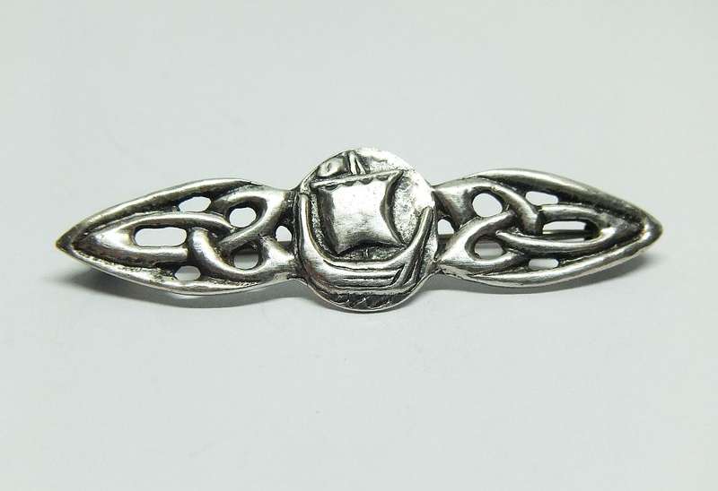 AWESOME PIECE !! AN OLD SOLID STERLING SILVER BROOCH WITH VIKING BOAT AND CELTIC PATTERN DESIGN !!