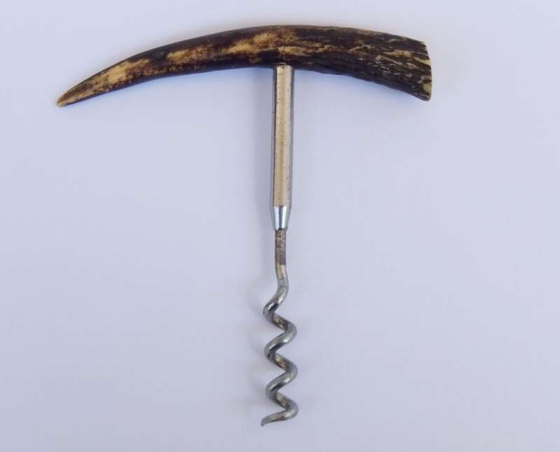 A VINTAGE GENUINE ANTLER HANDLE CORKSCREW