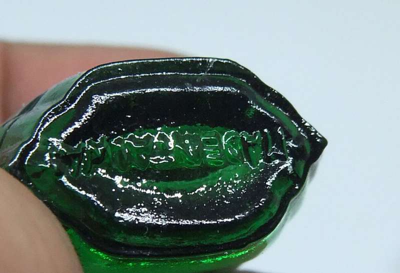 A LOVELY LITTLE COLLECTION OF VINTAGE MINIATURE GLASS PERFUME BOTTLES