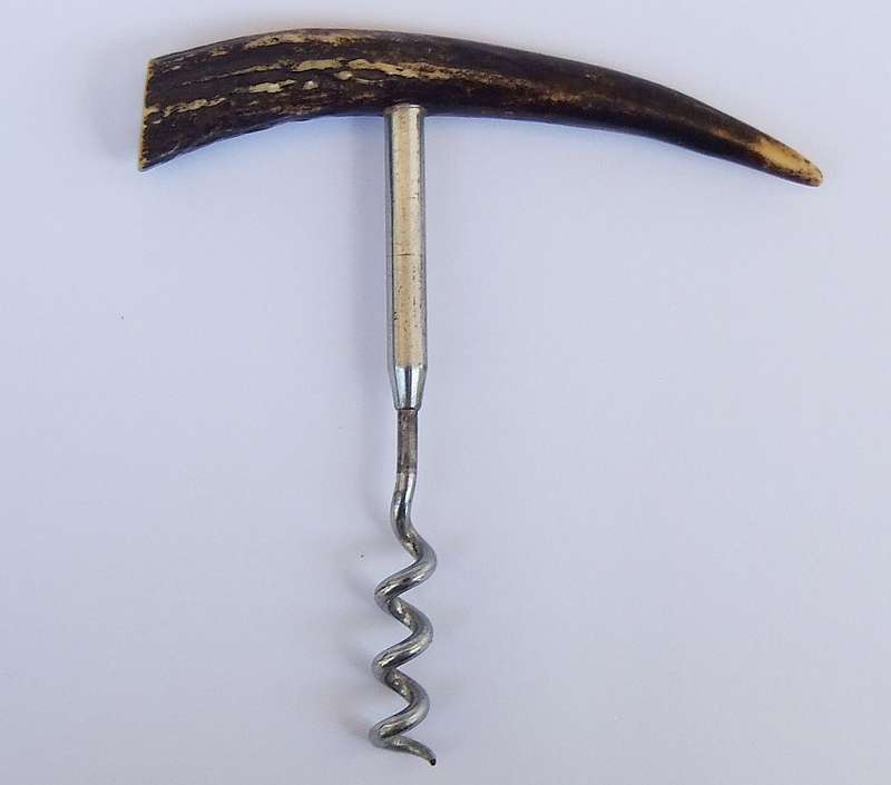 A VINTAGE GENUINE ANTLER HANDLE CORKSCREW