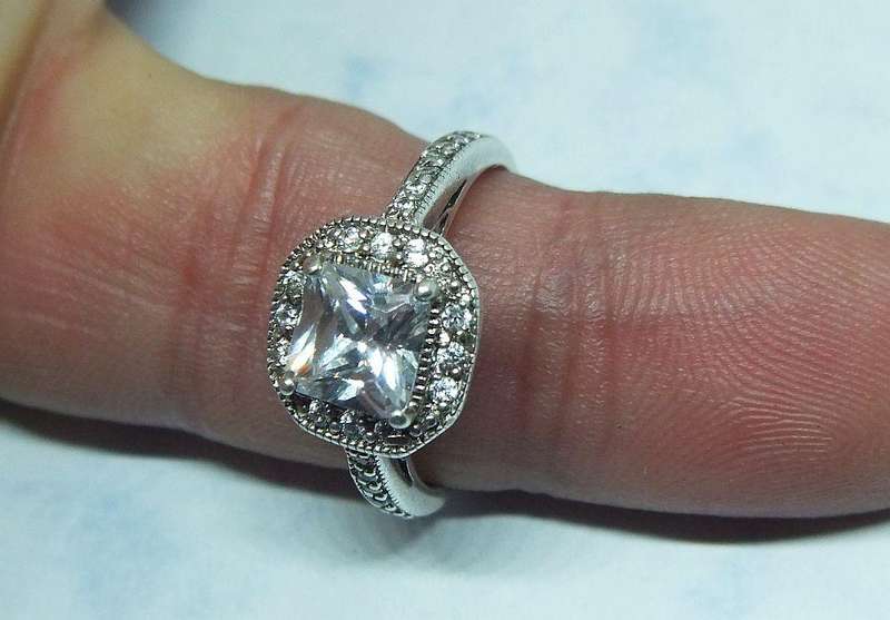 AN ENGAGEMENT STYLE SOLID STERLING SILVER RING SET WITH FACETED CZ STONES