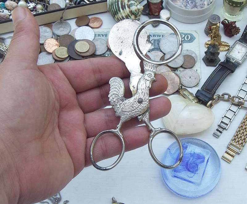 BITS AND BOBS , SPARES AND MORE ... OVER 70 COINS AND ALL SORTS OF USABLE THINGS !! BID FOR THE LOT