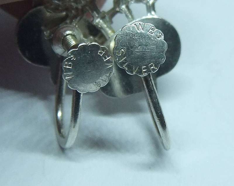 UNUSUAL FIND !! AN AWESOME PAIR OF SOLID SILVER VINTAGE SCOTTISH BAGPIPE MOTIF SCREW ON EARRINGS !!