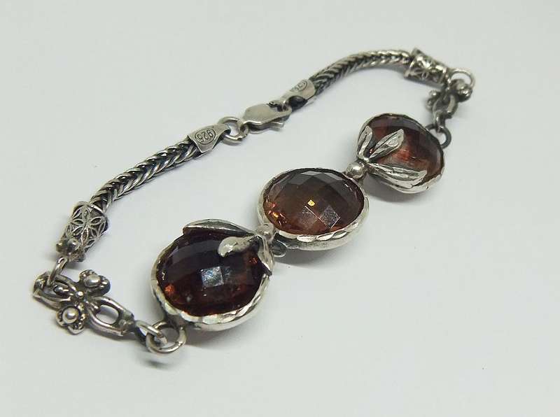 A STUNNING STERLING SILVER BRACELET WITH 3 FACETED LEMON CITRINE INSETS !! IMPORTED FROM TURKEY !!