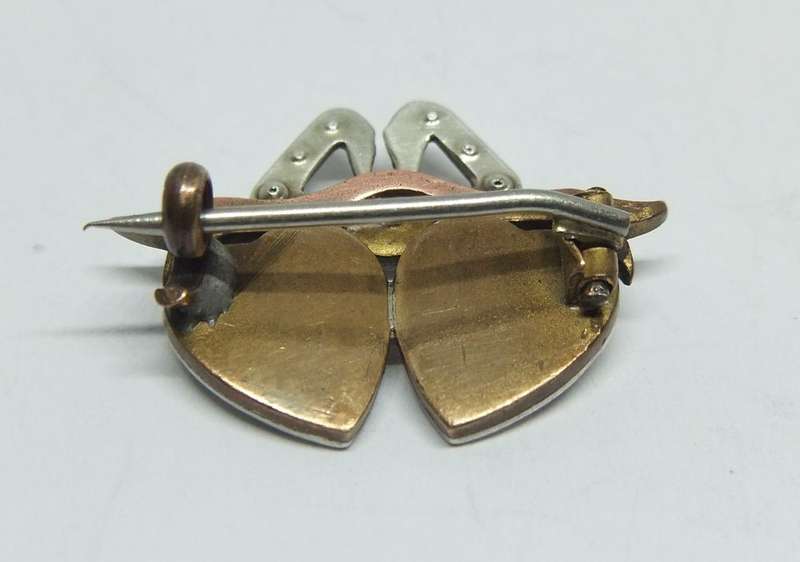 AN ABSOLUTELY CHARMING VICTORIAN SWEETHEART BROOCH WITH OODLES OF CHARACTER !! RARE FIND !!