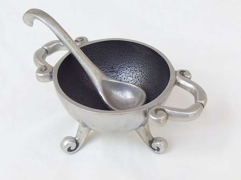 WOW !! A STUNNING CARROL BOYES STYLE CONDIMENT BOWL WITH SPOON IN UNUSED CONDITION !! MUST HAVE !!