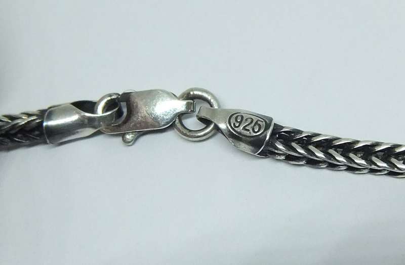 A MAJESTIC STERLING SILVER BRACELET SET WITH GENUINE CABOCHON LABRADORITE CENTERPIECE !! MUST SEE