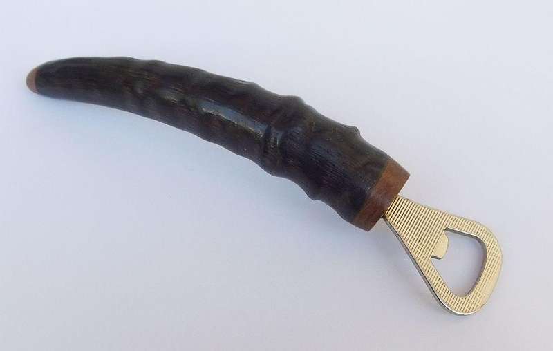 A UNIQUE VINTAGE GENUINE HORN AND WOOD BOTTLE OPENER - NEVER USED - CONVERSATION STARTER !!