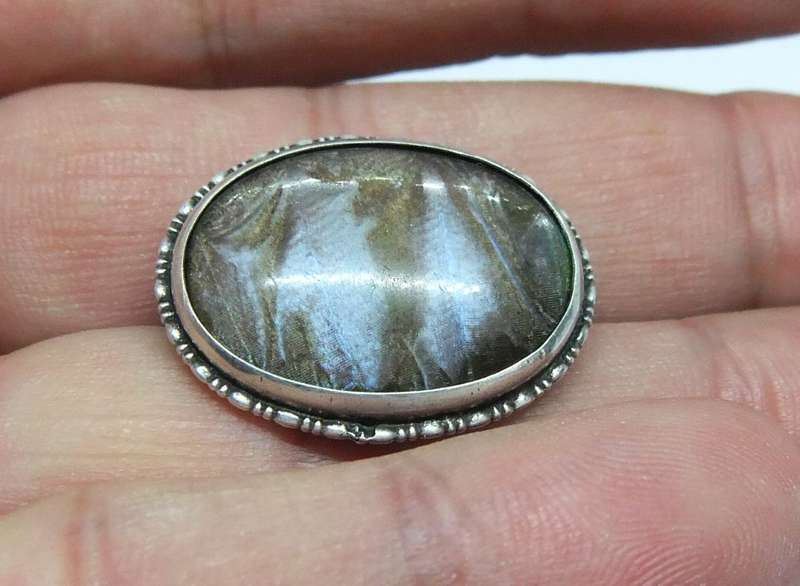 WOW !! A LOVELY OLD ART DECO PERIOD SILVER BROOCH WITH CABOCHON INSET !! MUST SEE !!