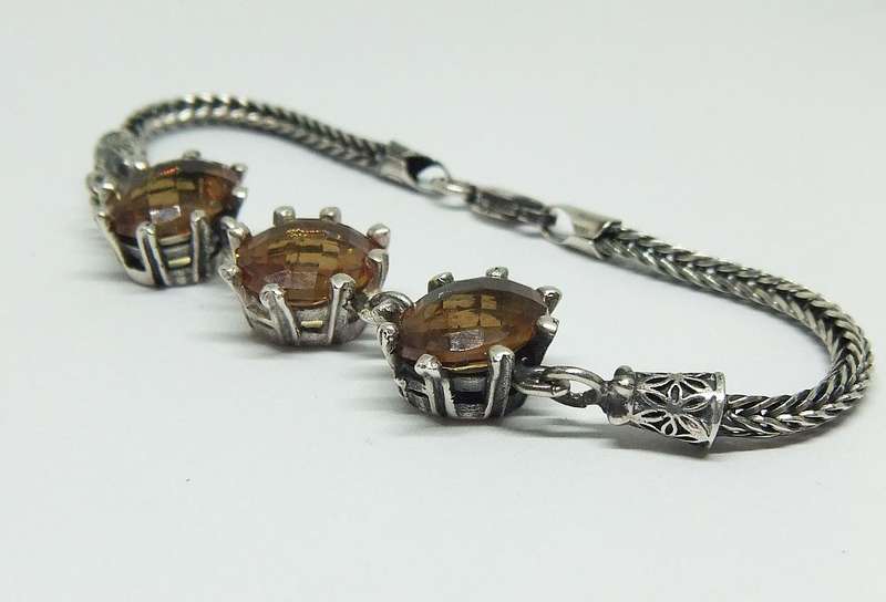 A SUPERB STERLING SILVER BRACELET SET WITH FACETED SMOKY CITRINE INSETS !! IMPORTED FROM TURKEY