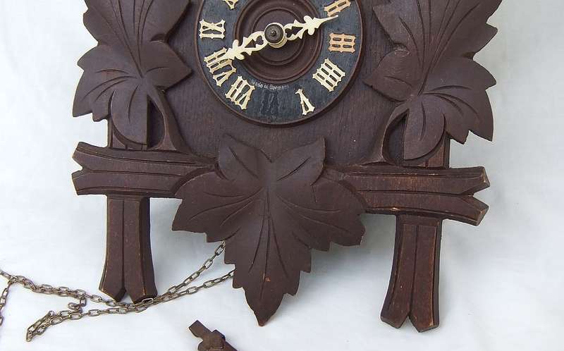 A VERY CHARMING VINTAGE 1940`S GERMAN MADE REGULA, BLACK FOREST CUCKOO CLOCK - AS IS - UNTESTED